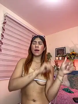 Snapshot of soy_sarah_ chatting on February 9, 9:58 am soy sarah online show from February 9, 9:58 am