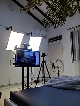 Snapshot of OliviaBurning chatting on September 13, 11:32 am OliviaBurning online show from September 13, 11:32 am