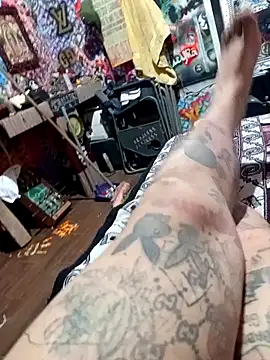 Snapshot of Hucharlyboym chatting on September 12, 10:59 am Hucharlyboym online show from September 12, 10:59 am