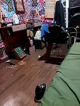 Snapshot of Hucharlyboym chatting on October 30, 2:57 am Hucharlyboym online show from October 30, 2:57 am