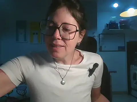 Snapshot of Calentandote chatting on July 10, 11:24 am Calentandote online show from July 10, 11:24 am