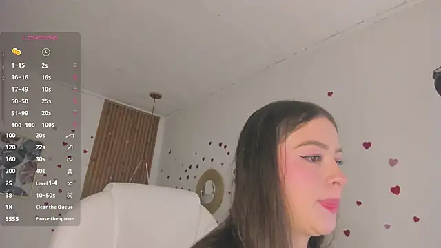Snapshot of TiffanyWright chatting on April 19, 1:32 pm TiffanyWright online show from April 19, 1:32 pm