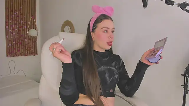 Snapshot of TiffanyWright chatting on May 29, 2:04 pm TiffanyWright online show from May 29, 2:04 pm