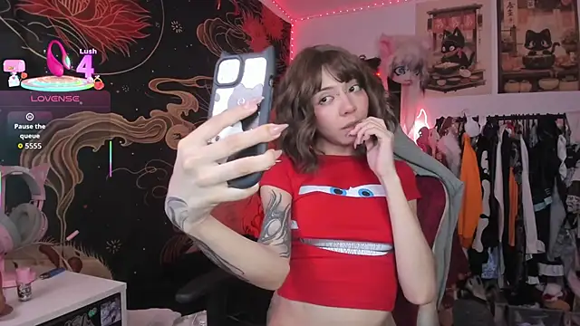 Snapshot of Alicedangerrr chatting on April 5, 12:19 am Alicedangerrr online show from April 5, 12:19 am