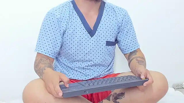 Snapshot of Beard_xox chatting on July 24, 11:14 pm Beard xox online show from July 24, 11:14 pm