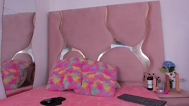 Snapshot of MaiteHT chatting on November 18, 9:08 pm MaiteHT online show from November 18, 9:08 pm