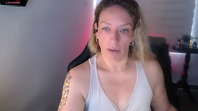 steisyhills online show from December 12, 3:27 pm