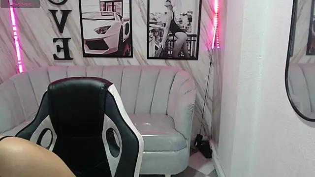  samantha b online show from December 19, 12:45 pm