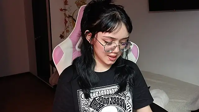 suzumi   online show from December 14, 4:42 pm