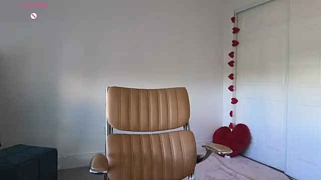 Snapshot of Sapphir3xoxo chatting on February 7, 7:59 pm Sapphir3xoxo online show from February 7, 7:59 pm