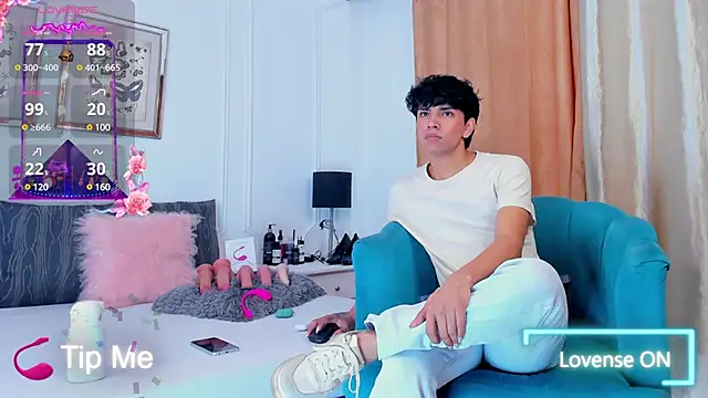 Snapshot of Santy_carrington chatting on February 11, 8:20 pm Santy carrington online show from February 11, 8:20 pm