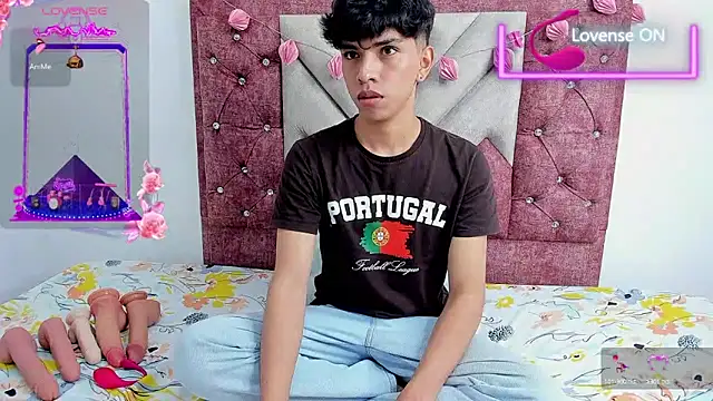 Snapshot of Santy_carrington chatting on March 7, 8:44 pm Santy carrington online show from March 7, 8:44 pm