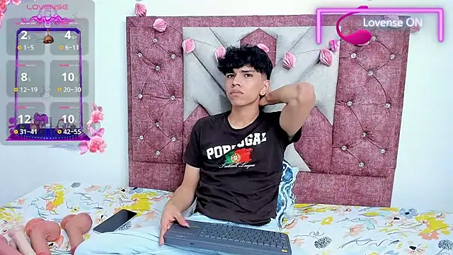 Snapshot of Santy_carrington chatting on March 8, 12:33 am Santy carrington online show from March 8, 12:33 am