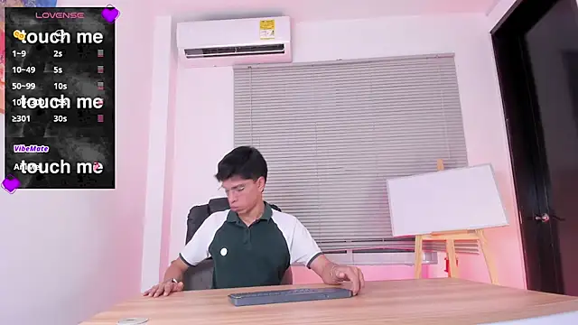 Santy carrington online show from April 7, 8:42 pm