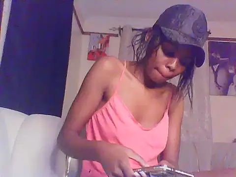 Snapshot of sweetanabella4 chatting on June 18, 7:08 am sweetanabella4 online show from June 18, 7:08 am