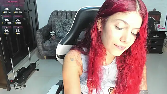 Snapshot of EroticAzir chatting on January 8, 2:25 am EroticAzir online show from January 8, 2:25 am