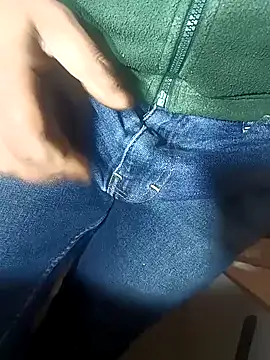 Snapshot of franko1987 chatting on January 13, 9:08 am franko1987 online show from January 13, 9:08 am