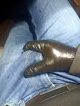 Snapshot of franko1987 chatting on February 3, 5:40 am franko1987 online show from February 3, 5:40 am