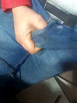 Snapshot of franko1987 chatting on February 21, 9:45 am franko1987 online show from February 21, 9:45 am