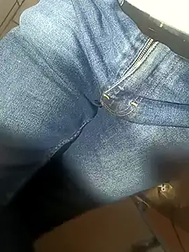 Snapshot of franko1987 chatting on March 1, 5:52 am franko1987 online show from March 1, 5:52 am