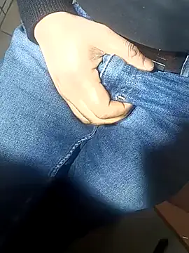 Snapshot of franko1987 chatting on March 7, 4:35 am franko1987 online show from March 7, 4:35 am