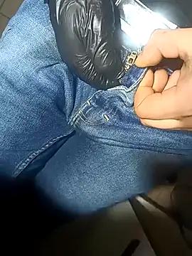 Snapshot of franko1987 chatting on March 16, 7:04 am franko1987 online show from March 16, 7:04 am