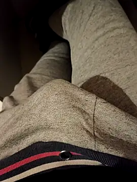 Snapshot of franko1987 chatting on February 15, 6:32 am franko1987 online show from February 15, 6:32 am