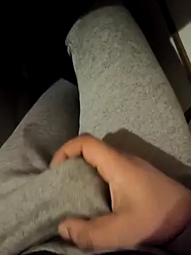 Snapshot of franko1987 chatting on February 15, 8:13 am franko1987 online show from February 15, 8:13 am