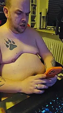 Snapshot of PupW0lfy chatting on January 17, 7:28 pm PupW0lfy online show from January 17, 7:28 pm