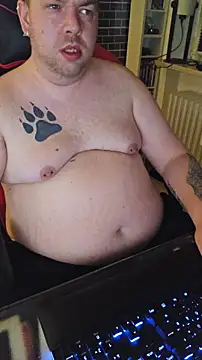 Snapshot of PupW0lfy chatting on February 13, 6:48 pm PupW0lfy online show from February 13, 6:48 pm