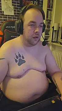 Snapshot of PupW0lfy chatting on February 21, 6:53 pm PupW0lfy online show from February 21, 6:53 pm