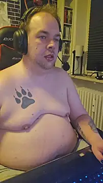 Snapshot of PupW0lfy chatting on February 23, 7:11 pm PupW0lfy online show from February 23, 7:11 pm