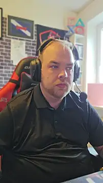 Snapshot of PupW0lfy chatting on April 14, 1:39 pm PupW0lfy online show from April 14, 1:39 pm