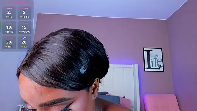 Britanymooree online show from November 18, 7:29 pm