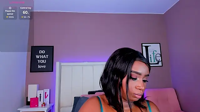 Britanymooree online show from November 21, 7:34 pm