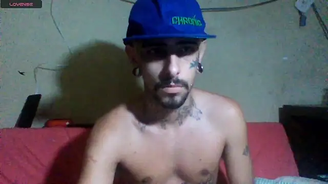 Snapshot of sellvageria chatting on April 19, 1:21 pm sellvageria online show from April 19, 1:21 pm