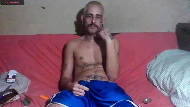 Snapshot of sellvageria chatting on April 20, 9:05 pm sellvageria online show from April 20, 9:05 pm