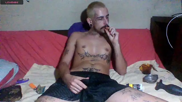 Snapshot of sellvageria chatting on April 25, 9:45 pm sellvageria online show from April 25, 9:45 pm