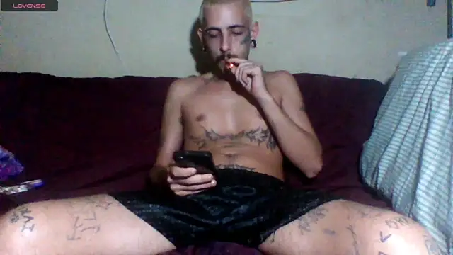 Snapshot of sellvageria chatting on April 28, 3:22 am sellvageria online show from April 28, 3:22 am