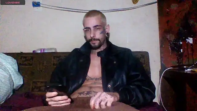 Snapshot of sellvageria chatting on May 4, 2:40 am sellvageria online show from May 4, 2:40 am