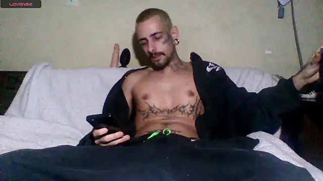 Snapshot of sellvageria chatting on May 15, 7:43 pm sellvageria online show from May 15, 7:43 pm