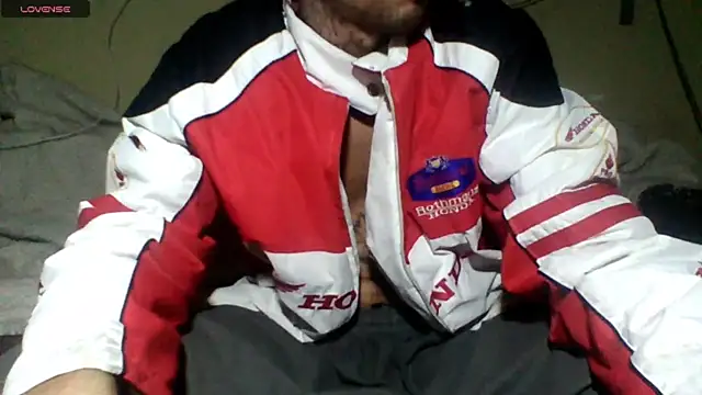 Snapshot of sellvageria chatting on May 31, 8:21 pm sellvageria online show from May 31, 8:21 pm