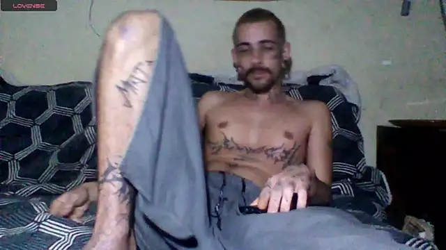 Snapshot of sellvageria chatting on June 3, 12:02 am sellvageria online show from June 3, 12:02 am
