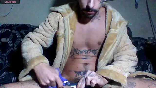 Snapshot of sellvageria chatting on June 4, 3:23 am sellvageria online show from June 4, 3:23 am