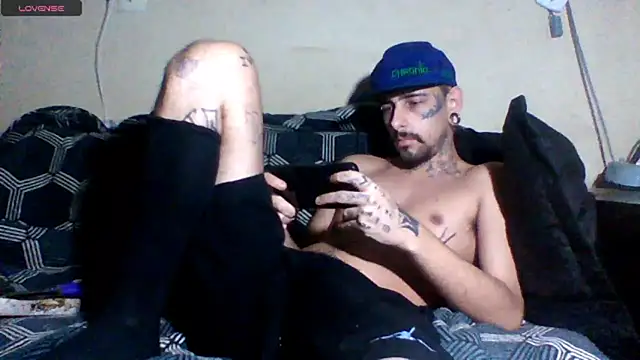 Snapshot of sellvageria chatting on June 8, 12:47 am sellvageria online show from June 8, 12:47 am