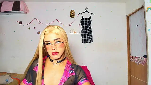 mia foxts online show from June 24, 6:34 am