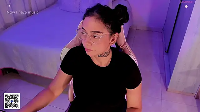 Aleja24Evans online show from February 2, 12:30 am