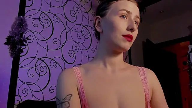 Snapshot of Emily_April chatting on December 18, 9:58 am Emily April online show from December 18, 9:58 am