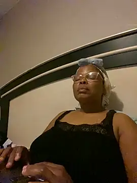 Nomthie online show from March 15, 6:54 pm