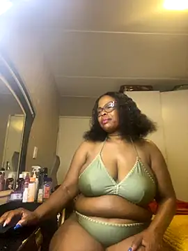 Nomthie online show from September 22, 5:37 pm